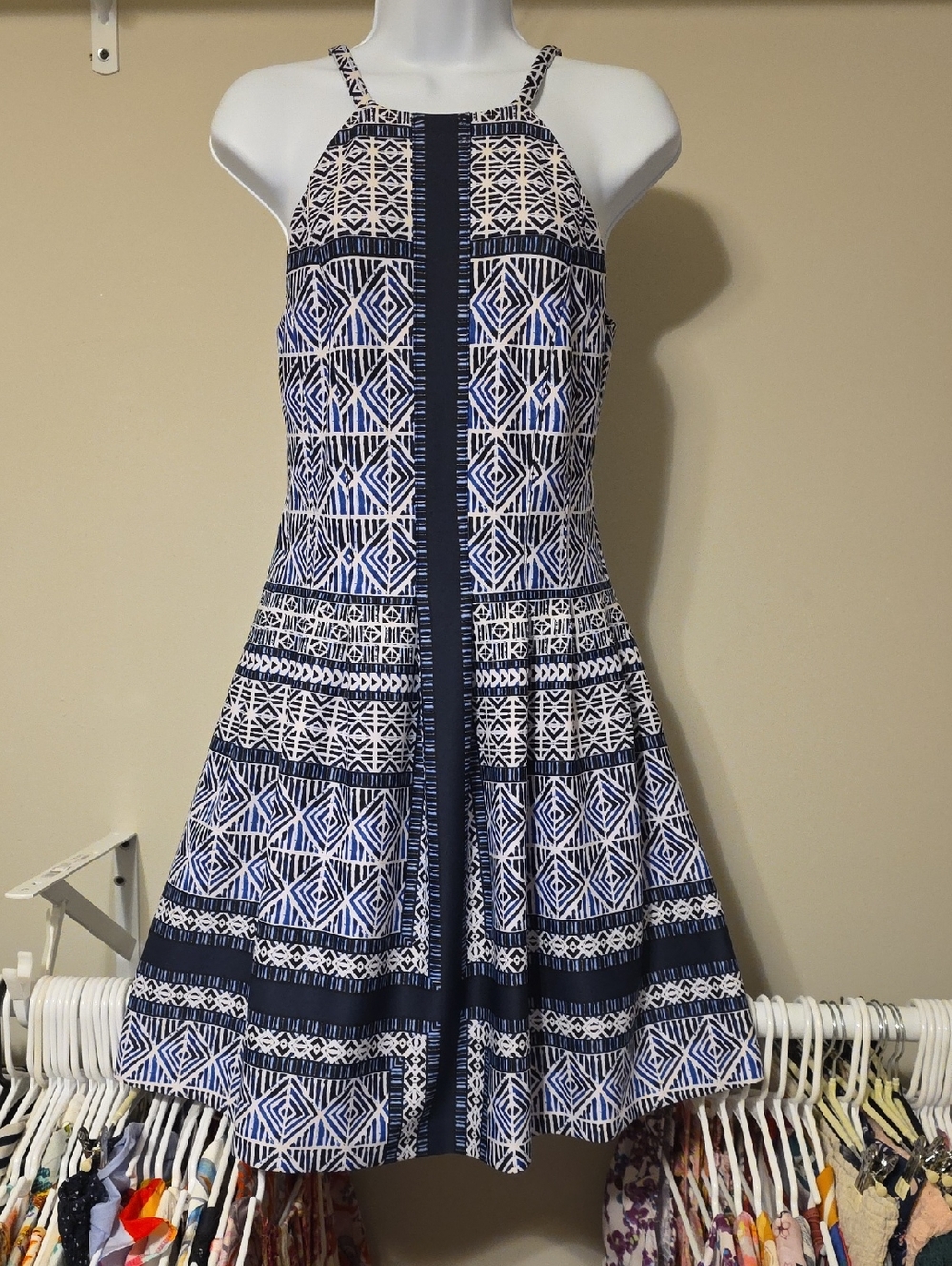 Vince Camuto Halter Midi. Size 8